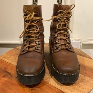 Dr. Martens Leona platform